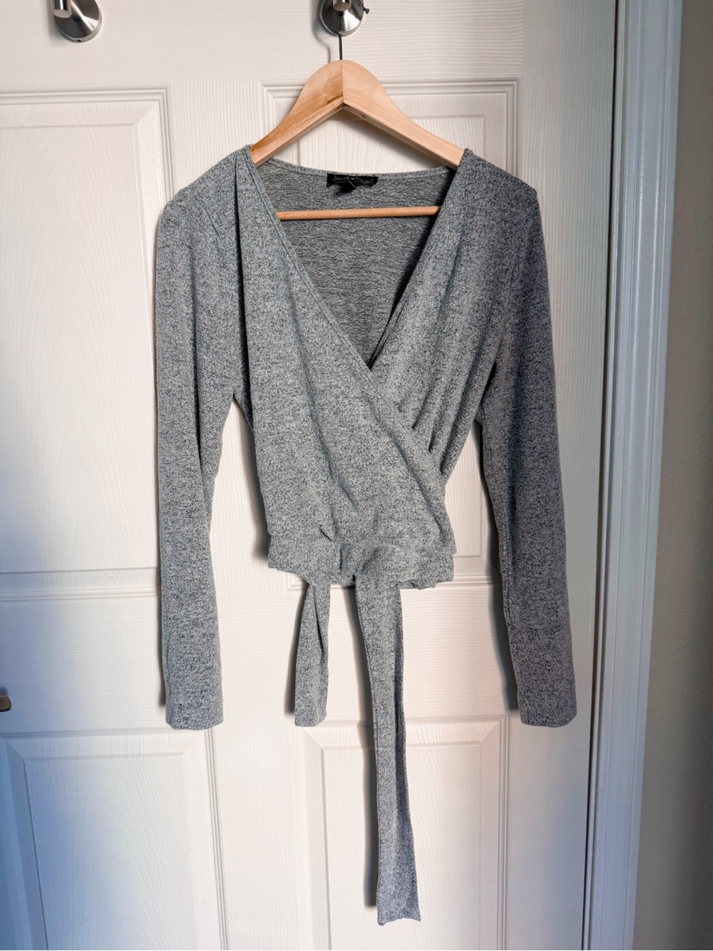 Derek Heart Gray Wrap V-Neck Sweater Size Large Like New